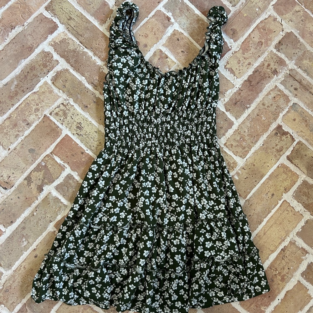 Urban Outfitters cinched waist mini floral dress. Size S